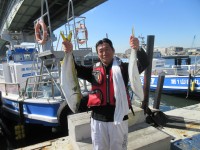 
<p>奈良の岡田様　沖の一文字で　７５センチのメジロと</p>
<p>ハマチを　ゲット！</p>
<p>アジの　飲ませ釣り</p>
