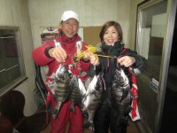 
<p>和泉市の松原夫婦、中波止３番で</p>
<p>オキアミのフカセ釣りで４４ｃｍまでのチヌ５匹です！！</p>
