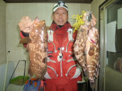 
<p>和泉市の松原様、沖の一文字白灯で、アコウ　４０cmまで５匹</p>
<p>ウキ釣り　餌シラサエビ</p>

