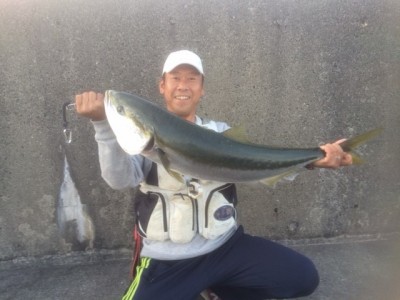 
<p>和泉市の松原様、沖の一文字白灯で、ブリ　９６．５cm　１匹</p>
<p>のませ釣り　餌アジ</p>
