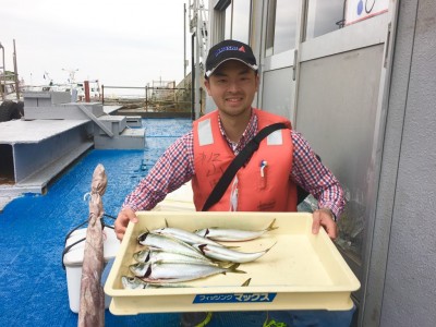 
<p>和田様　沖の北　飛ばしサビキ　サバ34cmまでを7匹!</p>
<p>今日は2ヒロ前後での釣果でした。以前より若干タナが上がっております。</p>
<p>釣果情報へのご協力、ありがとうございます。</p>
