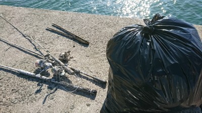 
<p>釣果確認&ゴミ拾いに行ってきました！ちょっと拾っただけでゴミ袋がいっぱいに。ゴミは船や桟橋で捨てることができますので、堤防に残さないようにお願いします！</p>
