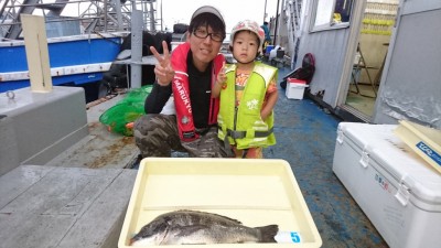 
<p>高野様　中波止　紀州釣り　チヌ～46.5ｃｍまで多数ＧＥＴ</p>
<p>小さいサイズは大漁に釣れたそうです(^^♪おめでとうございます！</p>
