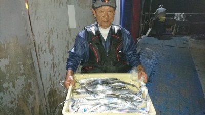 
<p>前岡様　沖の北　ウキ釣り　タチウオ多数ＧＥＴ</p>
<p>今日はタチウオ絶好釣ですね(^^♪おめでとうございます！</p>
