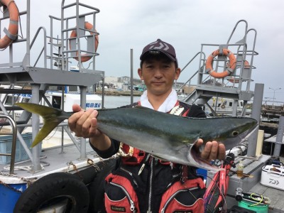 
<p>東野様　沖の北　のませ釣り　メジロ65cm</p>
<p>10時半頃にタナ3ヒロで釣られました!　釣果写真へのご協力、ありがとうございます。</p>
