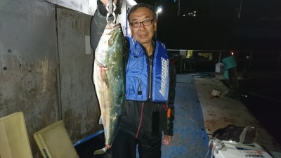 
<p>岡田様　沖の北　のませ釣り　メジロＧＥＴ</p>
<p>今日もメジロ上がってますね(^^♪おめでとうございます！</p>
