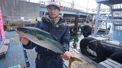 
<p>新川様　沖の南　のませ釣り　メジロGET</p>
<p>青物釣果！おめでとうございます(^^♪</p>
