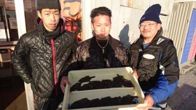 
<p>奈良のロッキー＆イッキー様　沖の北　投げ釣り　カレイ多数GET</p>
<p>悪潮の中、お見事な釣果です(^^♪͡ここ最近の中でもダントツの釣果ですね！おめでとうございます♪</p>
