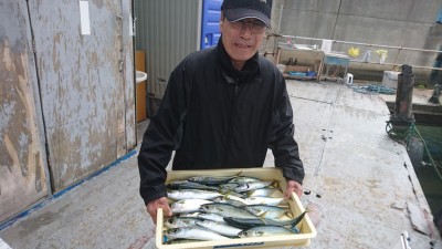 
<p>田中様　沖の北　サビキ　サバ大漁GET</p>
<p>タナがコロコロ変わるみたいなので、ウキを付けずに色々なタナを探った方がよさそうですね(^^♪おめでとうございます！！</p>
