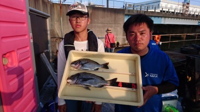 
<p>今日は二色浜店主催のフカセ教室がありました！釣れてますね(^O^)おめでとうございます</p>
