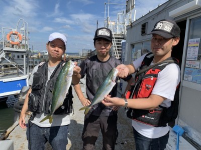 
<p>沖の北 外向き 豆アジのノマセ釣りとルアーでツバス2匹ゲット♪43cmありました♪良型ですね^ ^今日は豆アジも数釣れてましたよ〜(^O^)</p>
