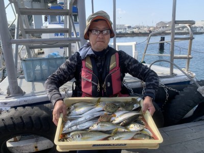 
<p>中野様　太刀魚・中アジ・カワハギ　朝イチはテンヤで太刀魚を狙い3本GET♪7時頃から10時頃までで中アジを30匹程釣られています！大きいのは30cmありました！良い尺アジですね♪おめでとうございます(^o^)</p>
