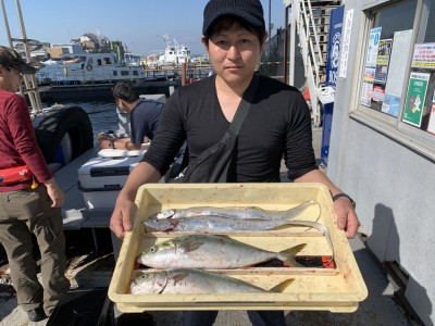 
<p>坂本様　沖の北　太刀魚・ツバス〜ハマチ　全てメタルジグでの釣果です♪今朝は活性が高かったので全体的に釣果が良いですね♪おめでとうございます^o^</p>

