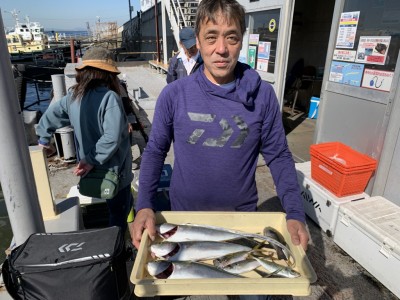 
<p>沖の北　太刀魚・ツバス・中アジ・グレ　青物はのませ釣りで太刀魚はルアーでの釣果です♪ツバスの数は減ってきましたがまだまだ狙えますよ！おめでとうございます^ ^</p>
