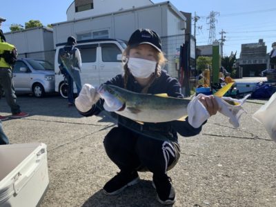 <p>N.ONE FISHING CLUB様　沖の北　のませ釣りでハマチ〜メジロ GET♪今日は少し渋かったみたいです(ToT)朝の6時半頃までは小アジが良く釣れたみたいなのでのませ用の餌の確保は出来そうです！</p>