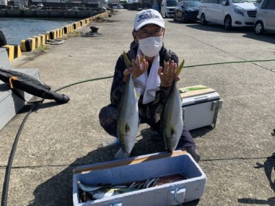 <p>大阪の高橋様　沖の北　のませ釣りでハマチ〜メジロ3匹とサビキで中アジ・ウルメイワシGET♪朝の中アジの時合は短いですが竿下でも釣れていたみたいです^ ^のませ好調ですね！おめでとうございます♪</p>