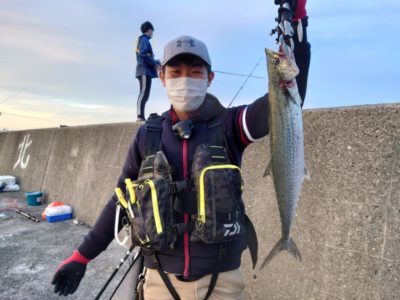 <p>沖の北　ショアジギでサゴシ！6時半頃にヒット！</p>