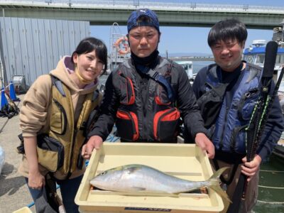 <p>江坂様　沖の北　ショアジギでメジロ！！8時頃にヒット♪</p>