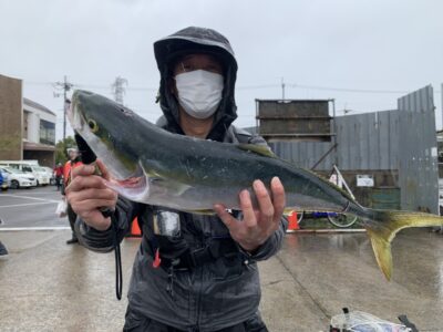 <p>藤井様　沖の北　ショアジギでメジロ！！ルアーでこのサイズの青物を釣りたい方は今ですよ♪</p>