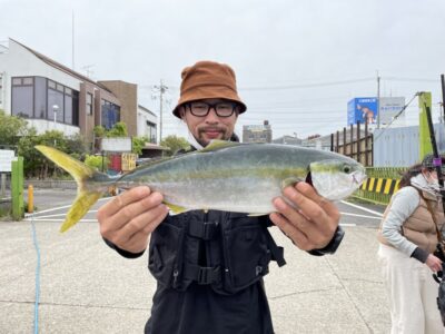 <p>木岡様　沖の北　ショアジギでハマチ^ ^</p>