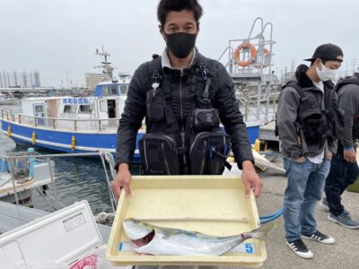 <p>黒田様　沖の北　ショアジギでメジロ！！！青物狙いの方は朝１〜2番船でお越し下さいね♪</p>