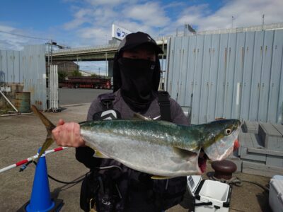 <p>沖の北　久々にショアジギでメジロ！7時頃にヒット！今日は小さいカタクチイワシが沢山入っていて青物は高活性でした。ツバスも沢山釣れてましたよ♪</p>