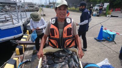 <p>前田様　沖の北　ウキ釣り　グレ大漁！</p><p>低場で撒き餌せずにイシゴカイで釣られたようです(^^♪</p>