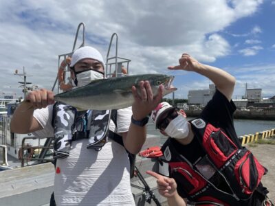 <p>田中様　沖の北　のませ釣り(サバ)でメジロサイズ GET！！！やはりのませ釣りは強いですね！まずは青物を釣ってみたいという方はのませ釣りをオススメします^ ^</p>