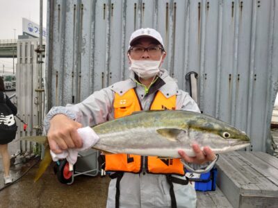 <p>沖の北　のませ釣りでメジロ73cm！8時半頃にヒット！今はアジがあまり釣れないのでサバを使ってください。サバでも普通に釣れますので。</p>