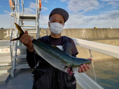 <p>沖の北　ショアジギでメジロ！青物好調キープ♪</p>