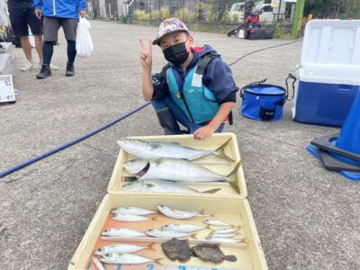 <p>岡田様　沖の北　ショアジギ・のませ釣り(小アジ)でハマチ〜メジロ3匹 GET！！！サビキではサバ・ウルメイワシが良く釣れています！</p>