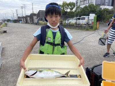 <p>はやと君　沖の北　ショアジギでハマチGET♪♪</p>