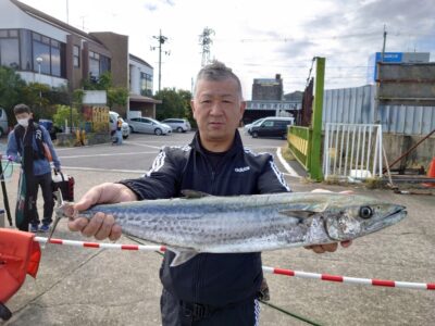 <p>住田様　沖の北　ビッグバッカーでサワラ84cm！8時前に中層でヒット！お見事♪</p>