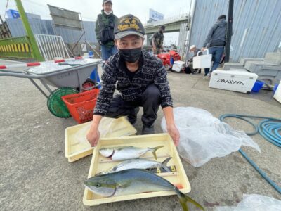 <p>寺本様　沖の北　ショアジギでハマチ〜メジロとサゴシGET^ ^</p>