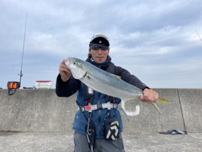 <p>鷲様　沖の北　5時半頃にショアジギでメジロ GET！！！</p>