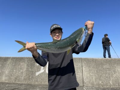 <p>水粉様　沖の北　ショアジギで8時頃にメジロサイズGET♪良型です^ ^</p>