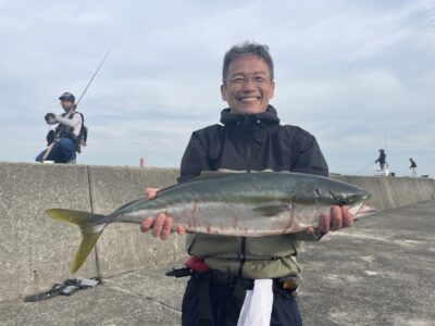 <p>木村様　沖の北　ショアジギでメジロ！！！7時頃にヒット！！</p>