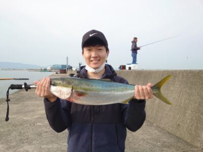 <p>沖の北　ショアジギでメジロ！今朝は6時頃から始まって9時頃までポツポツ釣れてる感じでした。</p>