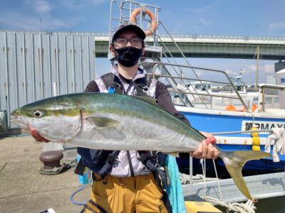 <p>島田様 沖の北 飲ませ釣りで86cmのブリ！！！10時半頃にヒット！自己記録更新とのことでした。おめでとうございます！</p>