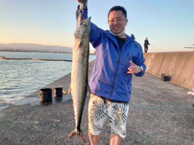 <p>草野様 沖の北 メタルバイブ表層早巻きでサワラ95cm！！！4時半便で渡って3投目でヒット！</p>