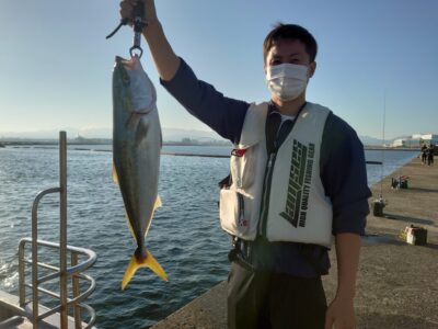 <p>沖の北 ショアジギでメジロ！今朝はツバスが多かったですがメジロもぼちぼちでした。ほとんどが表層。</p>