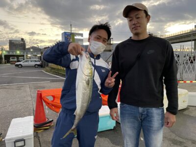 <p>柴田様　沖の北　飲ませ釣りでメジロ♪♪</p>