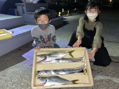 <p>はるりん様　沖の北　飲ませ釣りでハマチ2匹とテンヤで太刀魚かなり2本！！！</p>