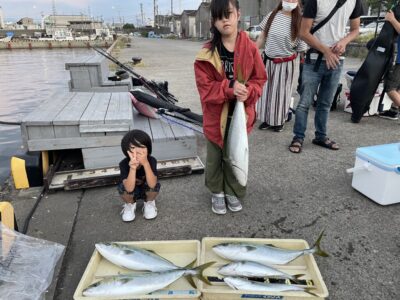 <p>合田ファミリー様　沖の北　飲ませ釣りでハマチ〜メジロ6匹GET^ ^</p>