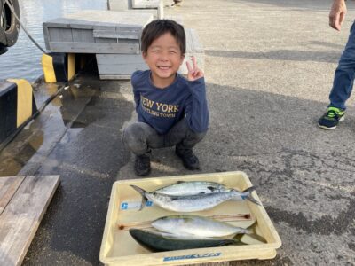 <p>たくみ君　沖の北　ショアジギ・飲ませでハマチ2匹・サゴシ2匹GET！！！</p>