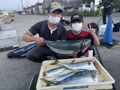 <p>小野様　沖の北　ショアジギでサゴシとブリ！！飲ませではハマチ〜メジロ3匹♪</p>