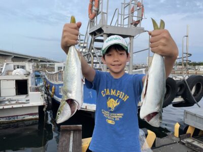 <p>松永様　沖の北　ショアジギ・飲ませ釣りでツバス〜ハマチ2匹GET♪</p>