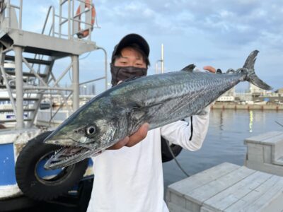 <p>釣りナンデス様　沖の北　ショアジギでサゴシ〜サワラ70cmまでを2匹！！！15時〜17時までの釣果</p>