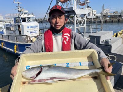 <p>宮崎様　沖の北　飲ませ釣りでメジロ！！</p>