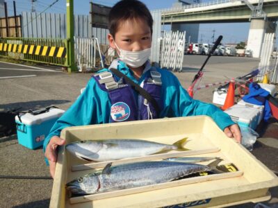 <p>沖の北　メタルバイブでサゴシとハマチ！サゴシはお子さんが先に釣りましたよ！上手にキャストしてました♪その後お父さんの方はしばらく釣れてなかったので焦ってたのでは！？</p>